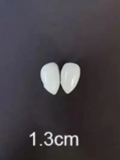 Изкуствени вампирски зъби